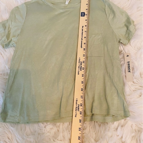 Tresics Short Sleeve Cropped  Light Green Top  NWT Size: Small - Picture 7 of 7